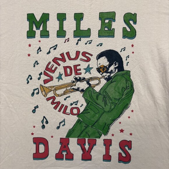 Miles Davis Venus de Milo Jazz Trumpet Icon Oversized Tee M - Picture 2 of 4